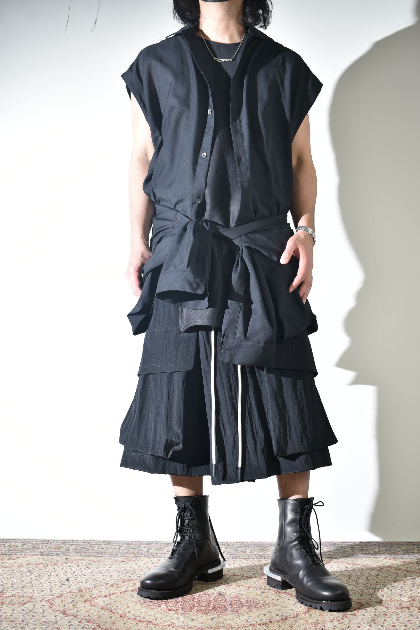 着こなしの幅広いA.F artefactのシャツ