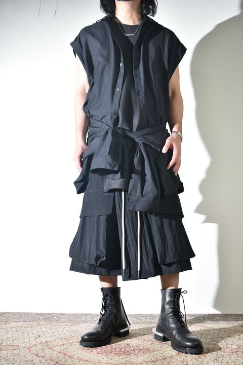 着こなしの幅広いA.F artefactのシャツ