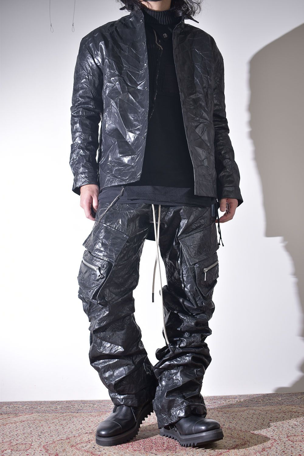 ニット × レザーの質感