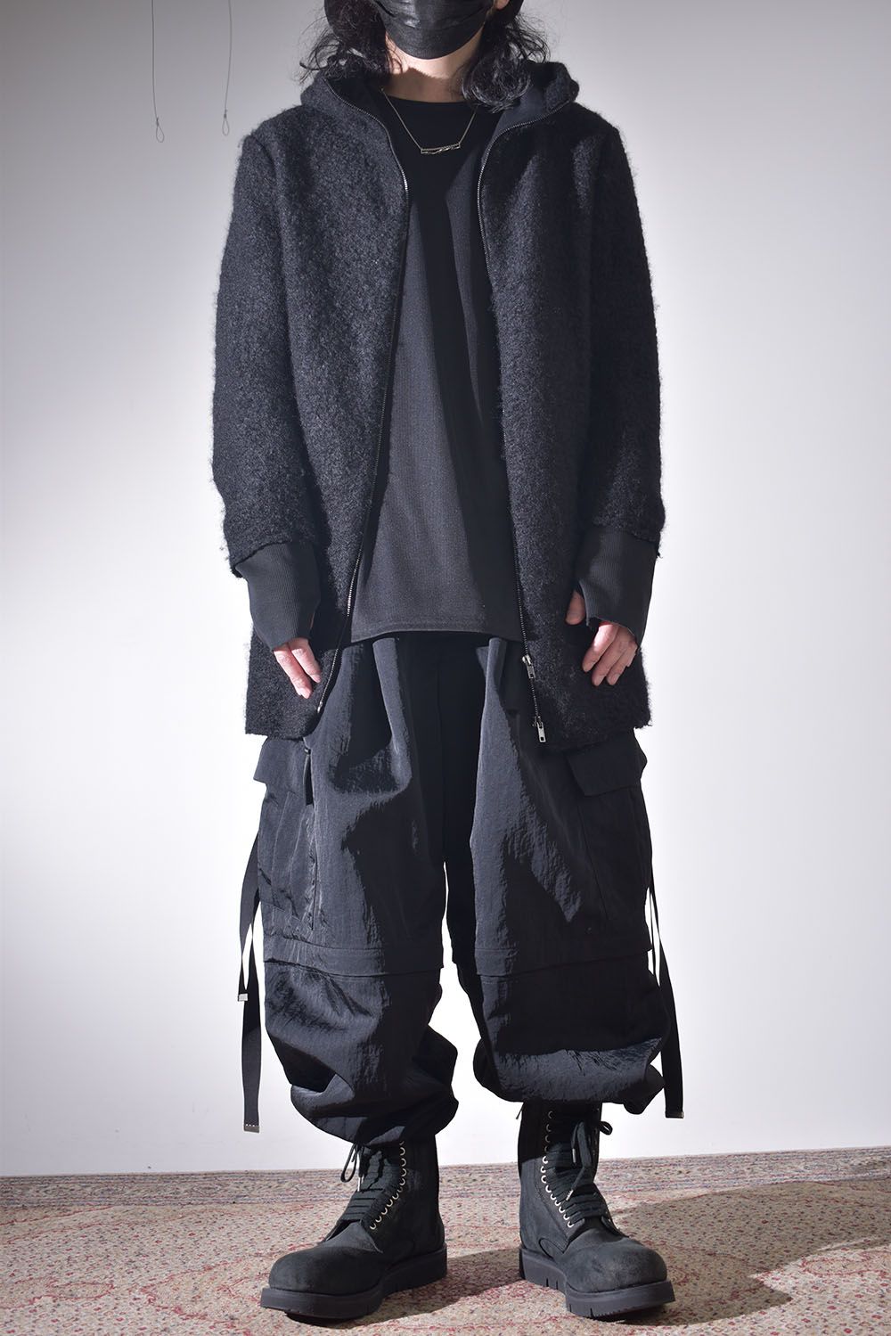 素材の変化で楽しむオールブラック