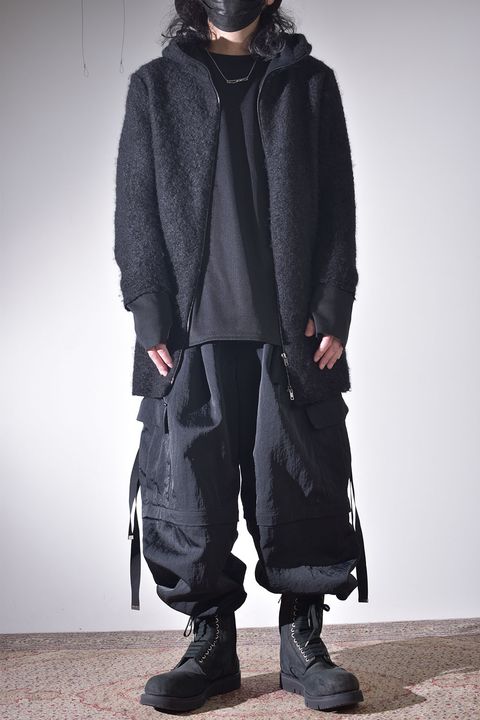 素材の変化で楽しむオールブラック