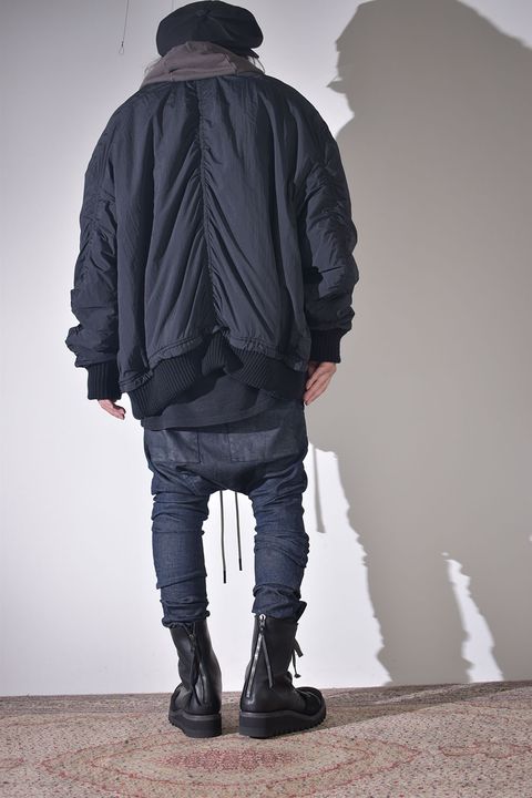 汎用性も高くオリジナリティのあるボンバージャケット