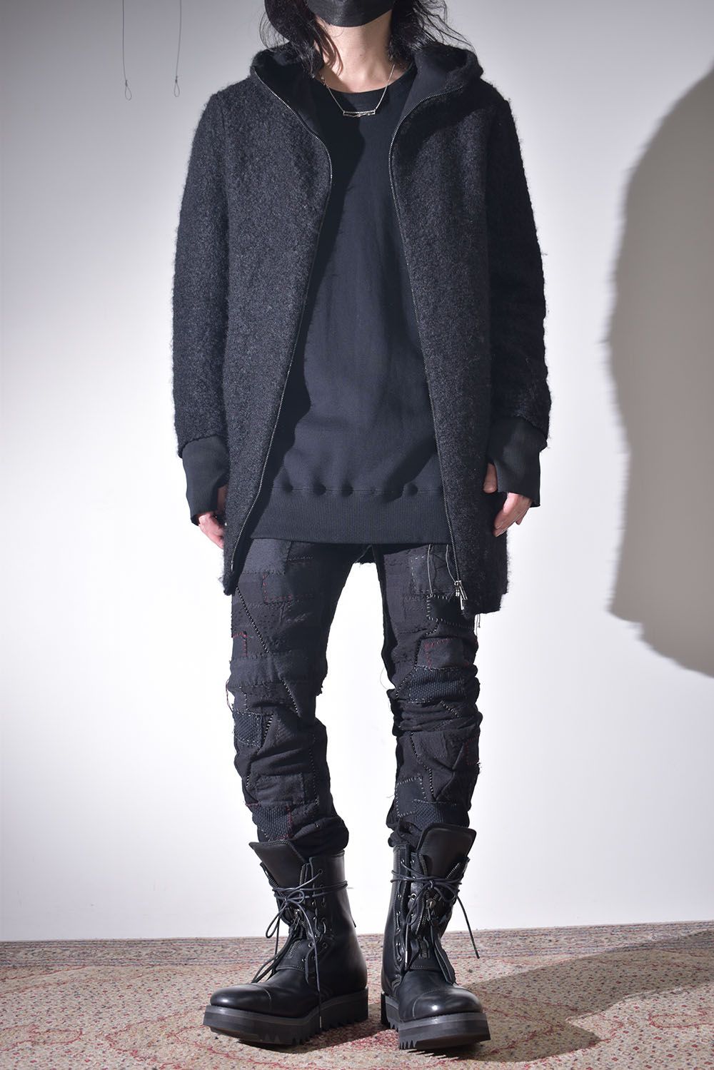 ライトアウターに保温性の高いフーディを差し込む