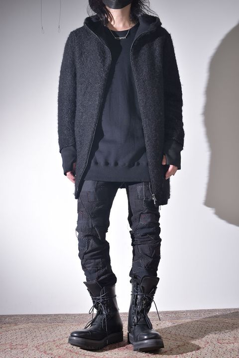 ライトアウターに保温性の高いフーディを差し込む