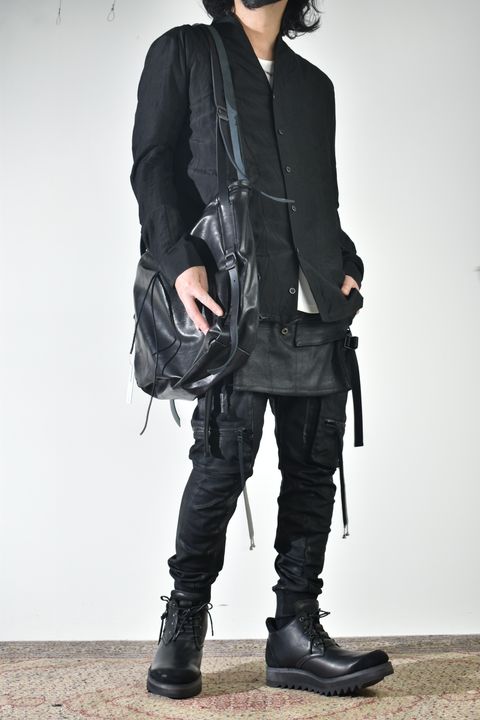 ショールカラーシャツ、インナーは白で