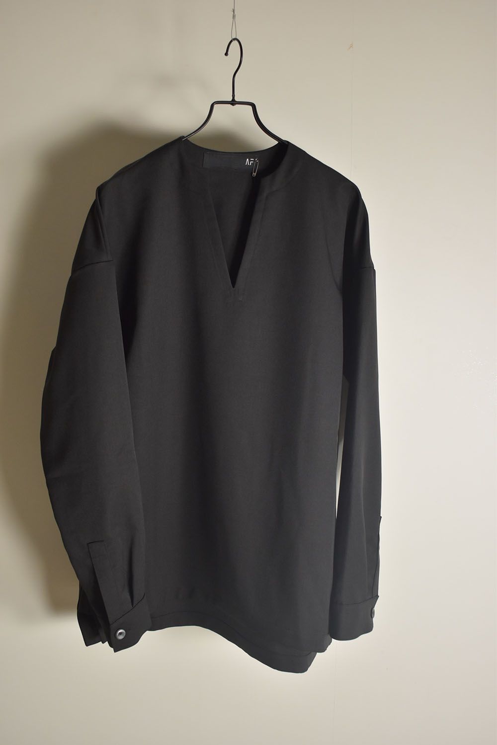 Collarless Top"Black" / カラーレストップ"ブラック"