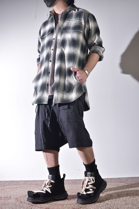 チェックシャツ×ショーツ