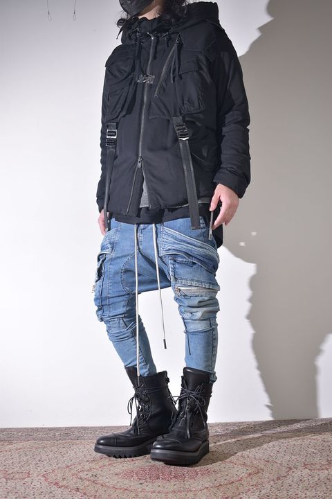 インディゴで合わせるダウンジャケット