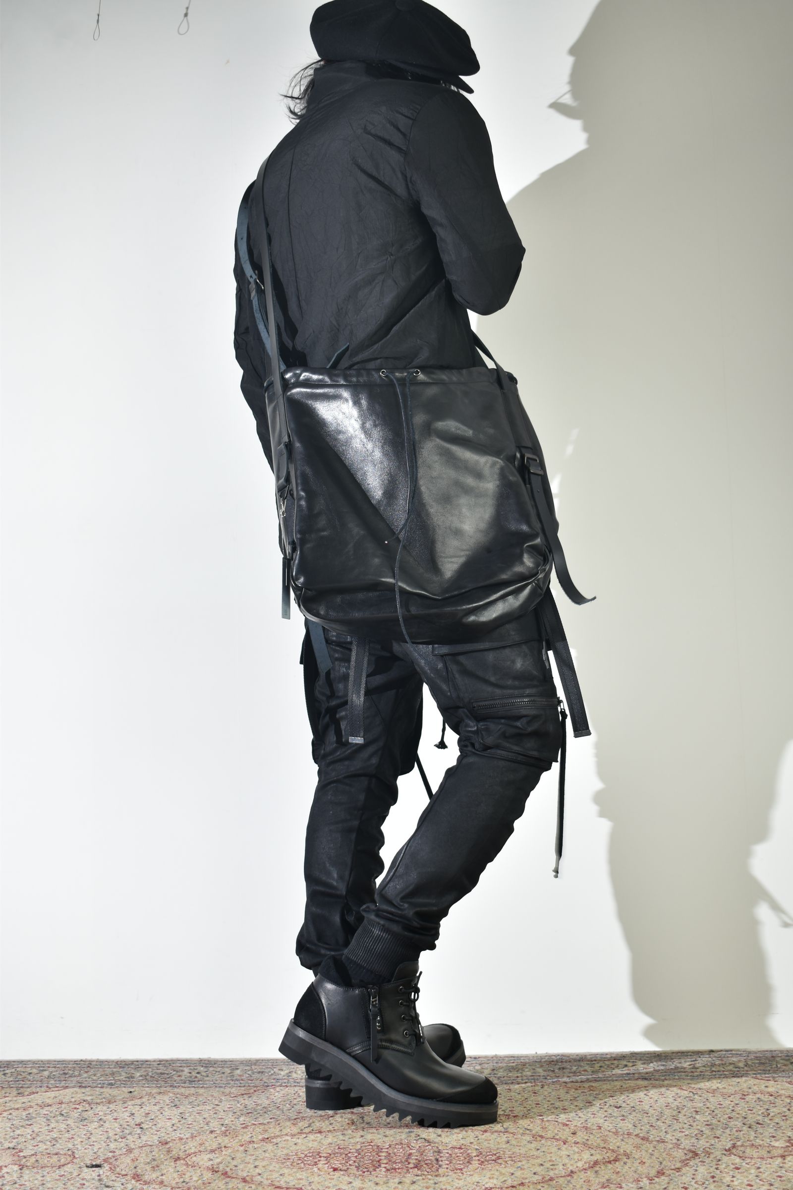 ショールカラーシャツ、インナーは白で