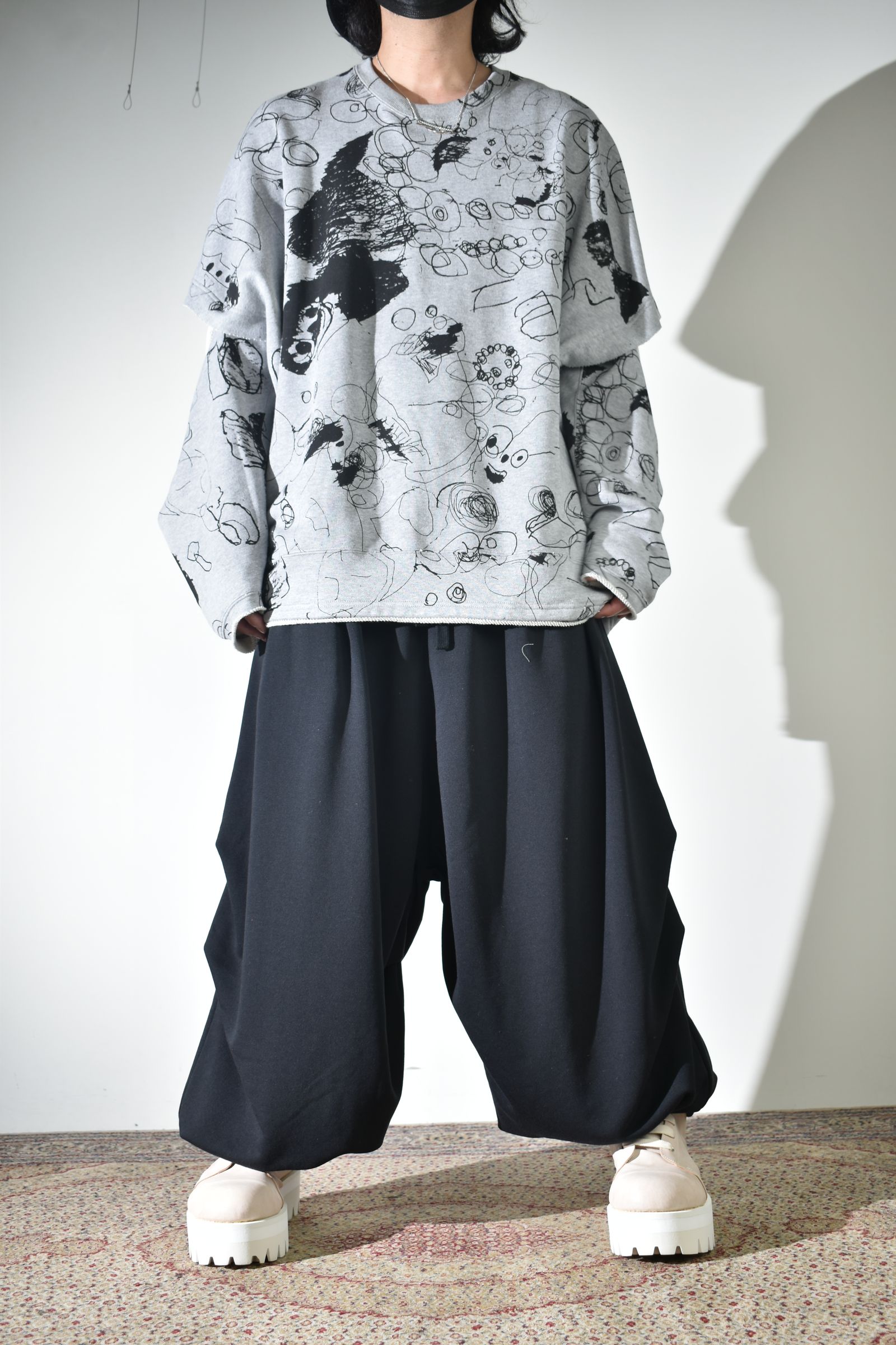 ラフなスウェットにベスト