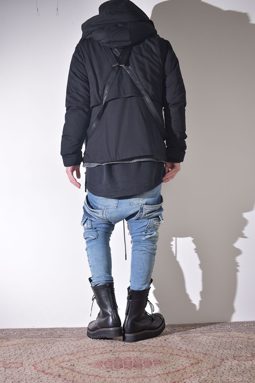 インディゴで合わせるダウンジャケット