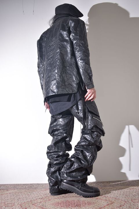 ニット × レザーの質感