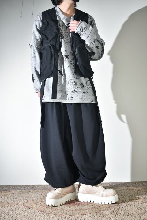 ラフなスウェットにベスト