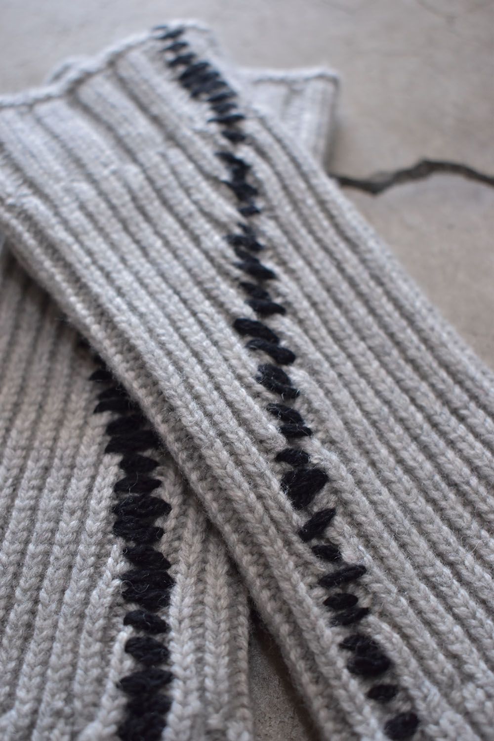 Over Lock Knit Arm Warmers "Oyster Grey" / オーバーロックニットアームウォーマー"オイスターグレー"