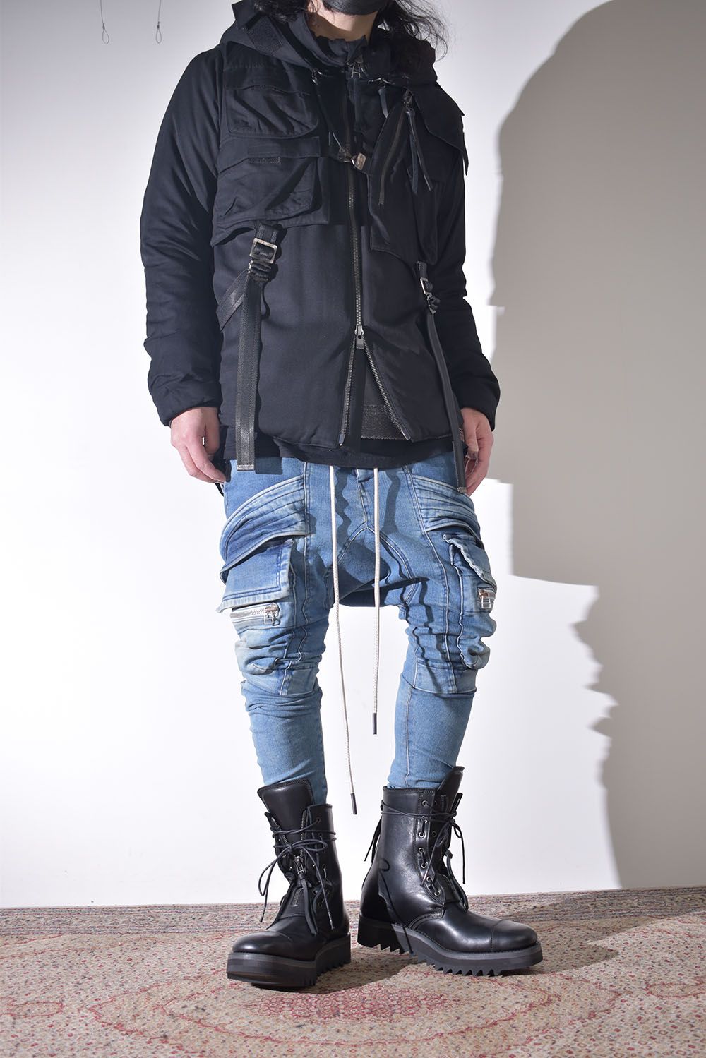 インディゴで合わせるダウンジャケット