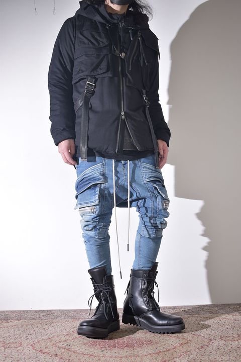 インディゴで合わせるダウンジャケット