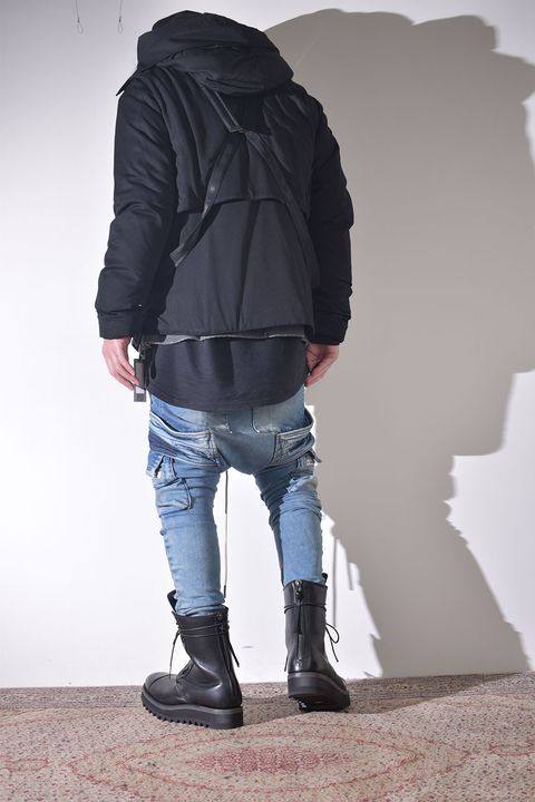 インディゴで合わせるダウンジャケット