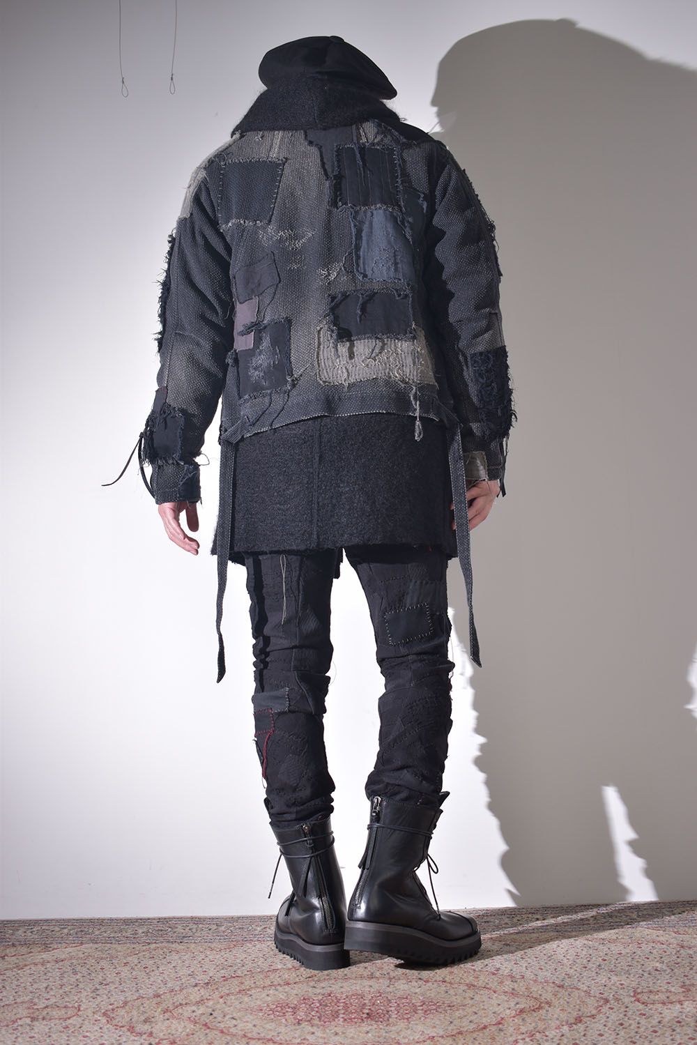 ライトアウターに保温性の高いフーディを差し込む