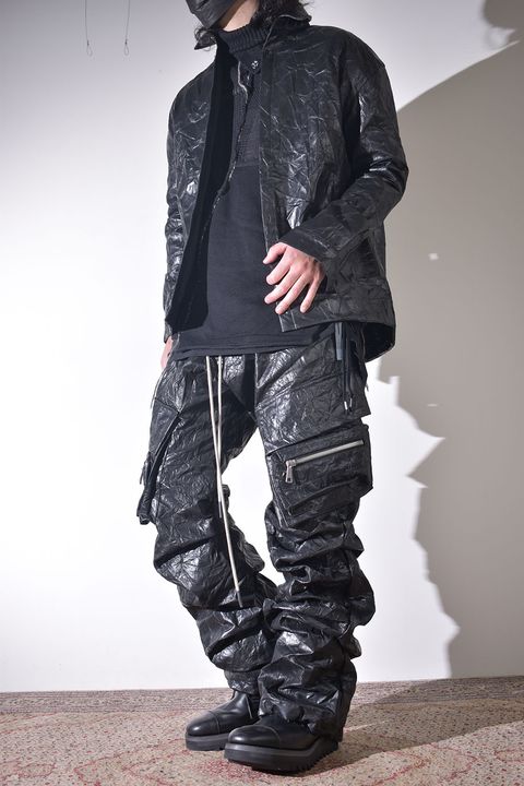 ニット × レザーの質感