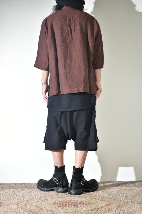 リネンシャツ × ストレッチナイロンショーツ