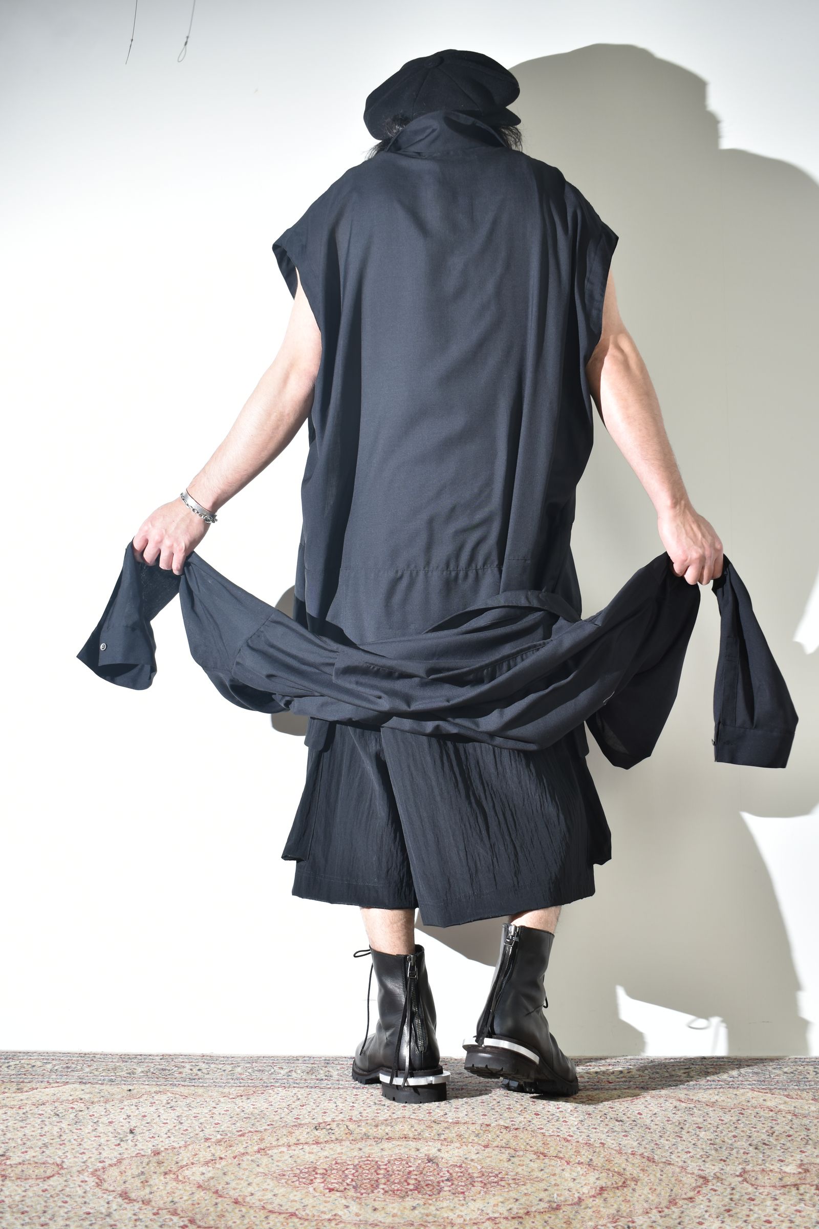 着こなしの幅広いA.F artefactのシャツ