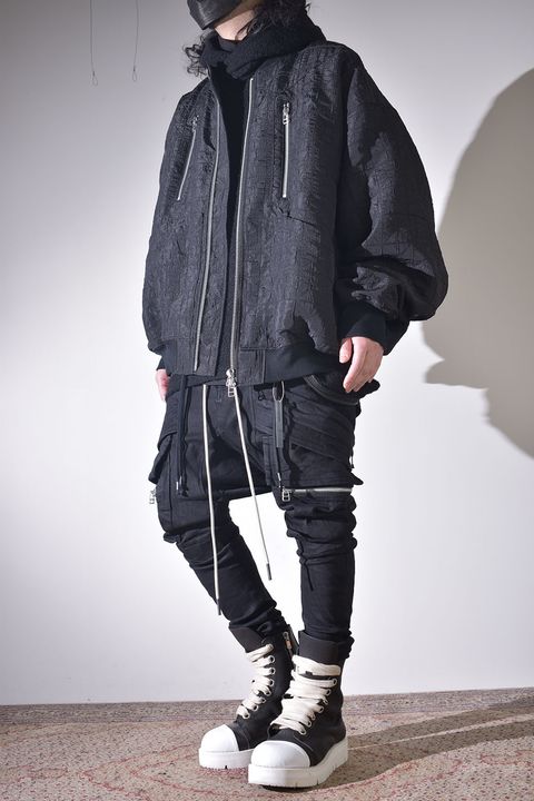 ニットフーディで保温性を確保