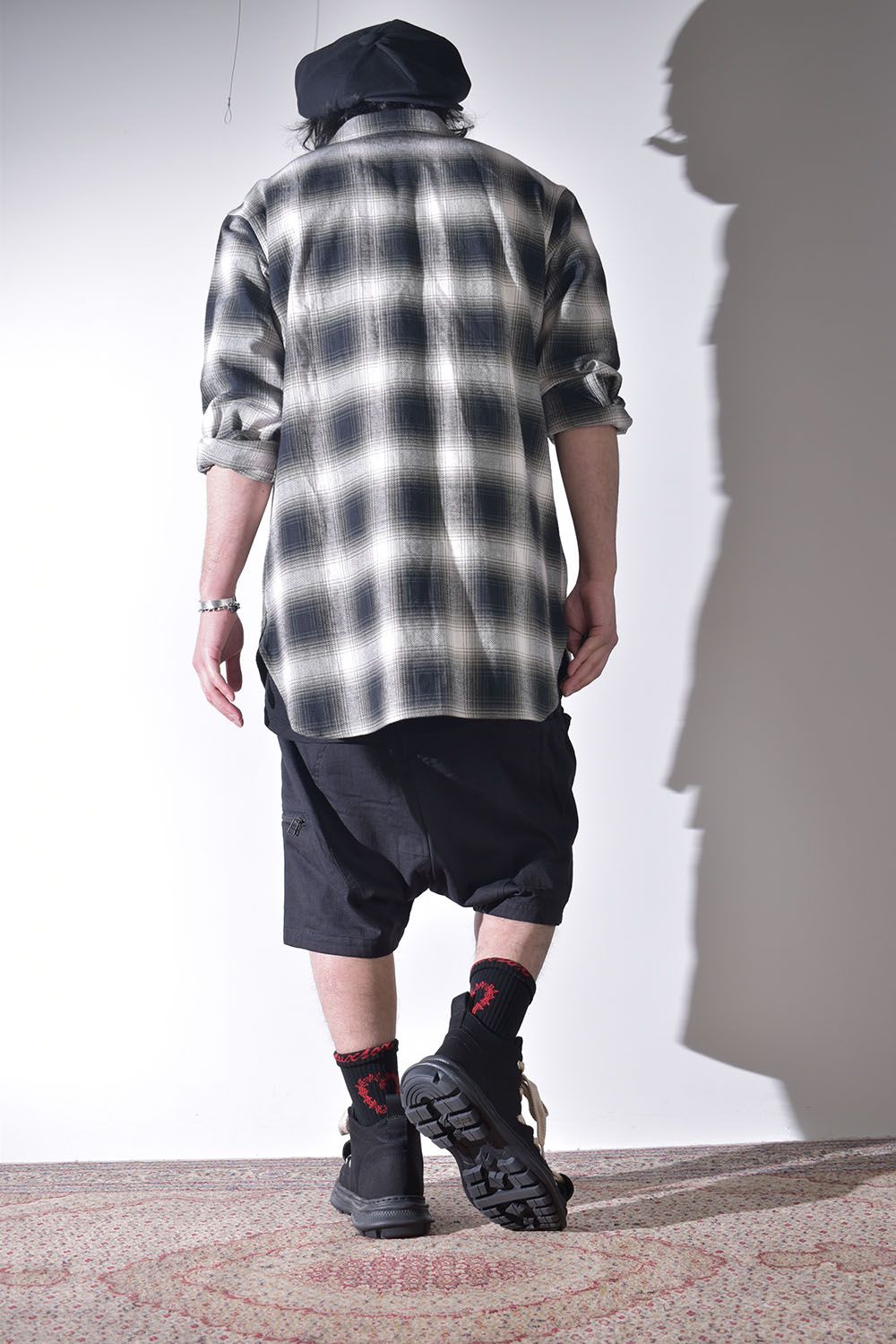 チェックシャツ×ショーツ