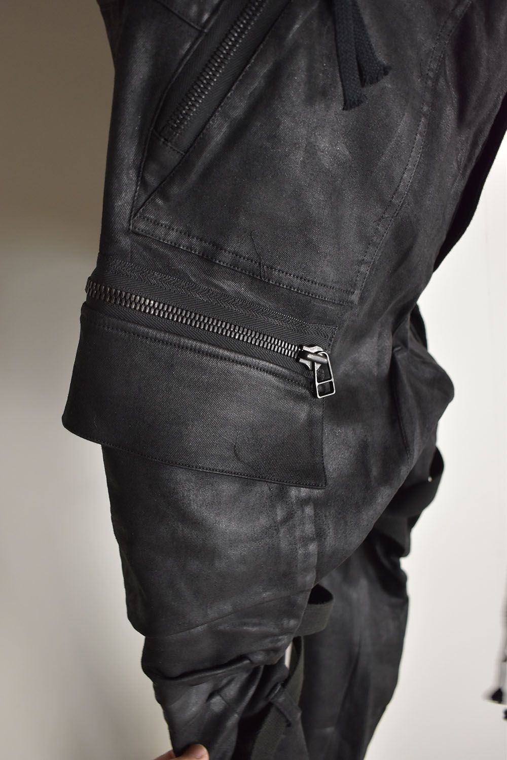 Product-Coated Jersey-Like Denim Cargo Jog Pants"Black" / 製品コーティングジャージーライクデニムカーゴジョグパンツ"ブラック"