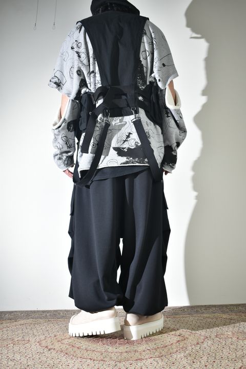 ラフなスウェットにベスト