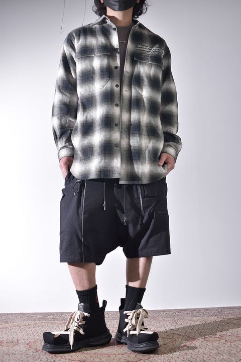 チェックシャツ×ショーツ