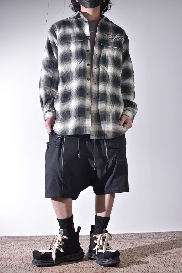 チェックシャツ×ショーツ