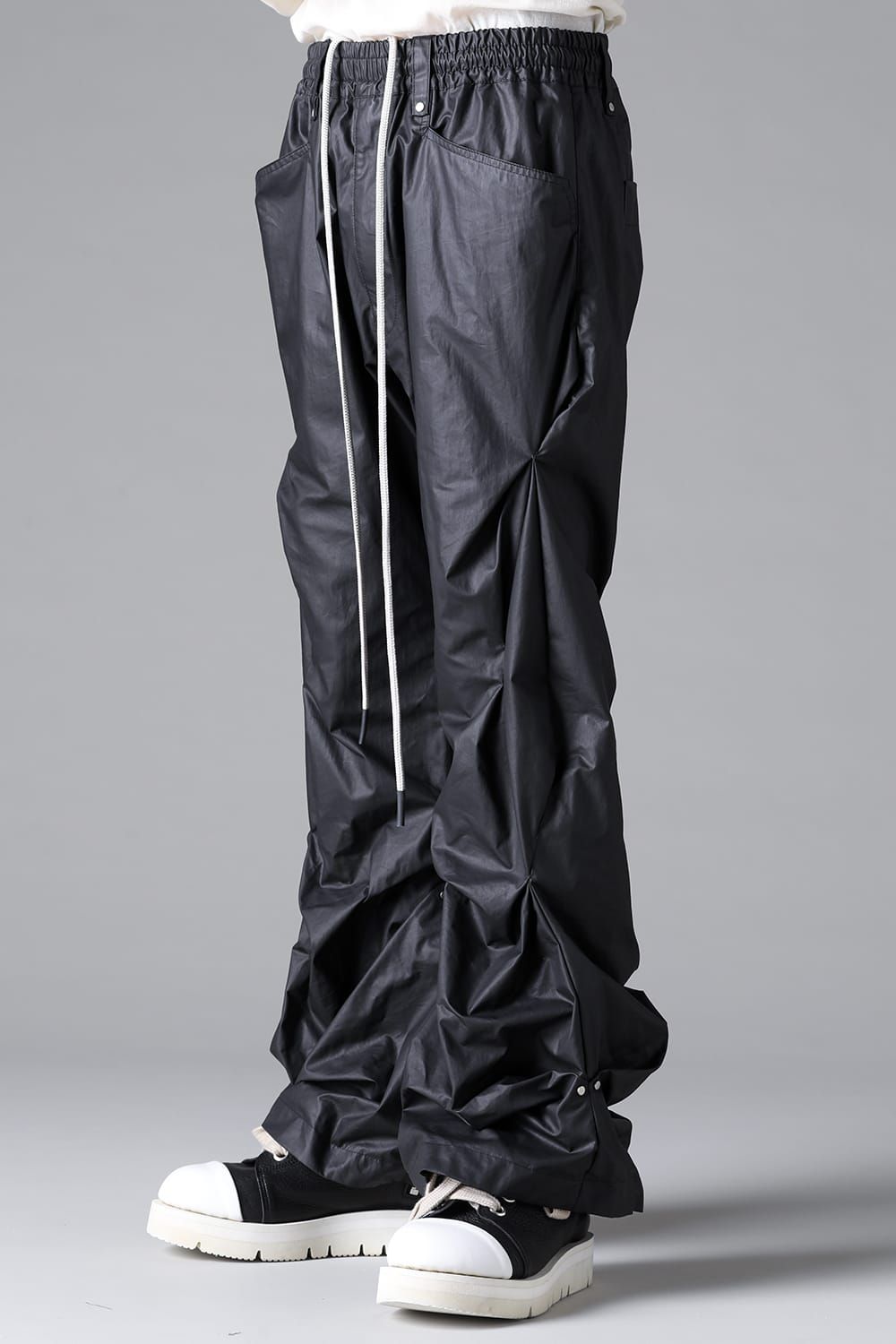 《2026SS先行予約》Coating Random Tuck Bootcut Pants"Black" / コーティングランダムタックブーツカットパンツ"ブラック"
