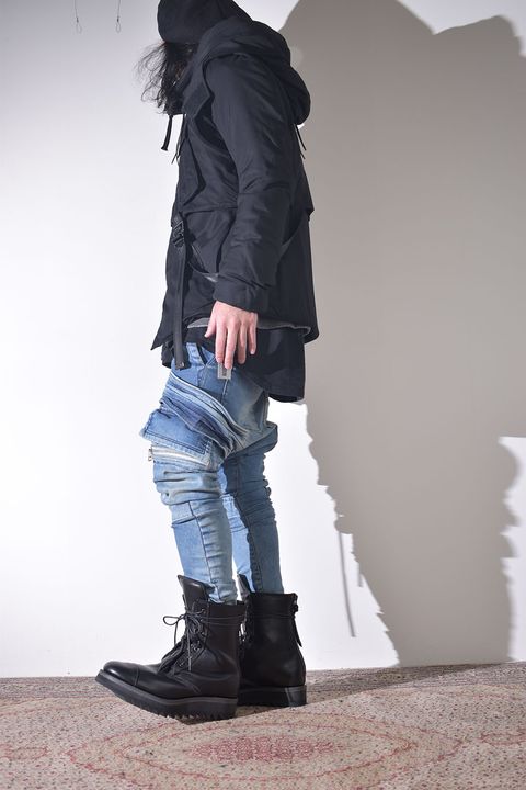 インディゴで合わせるダウンジャケット