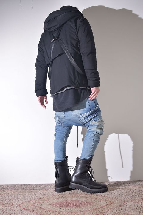 インディゴで合わせるダウンジャケット