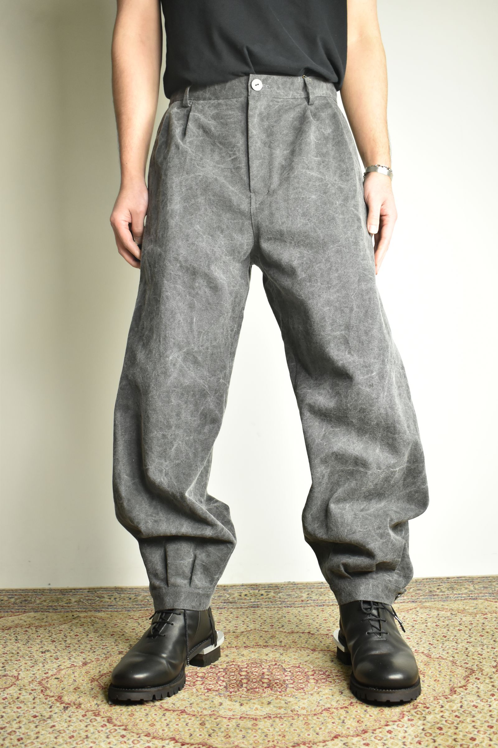 Tucked Hem Pants with Button Closure"Charcoal" /  タックヘムパンツ "チャコール"