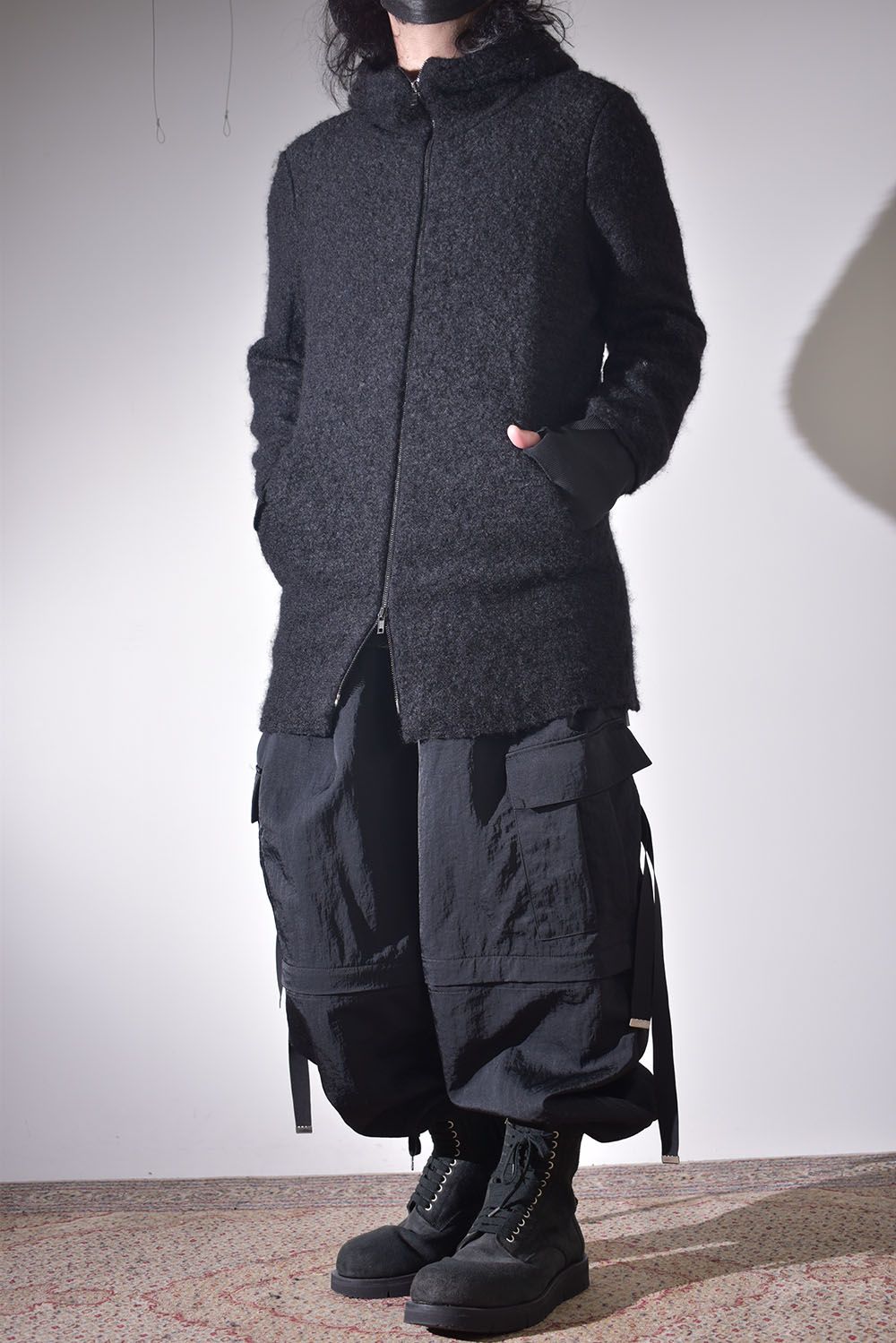 素材の変化で楽しむオールブラック