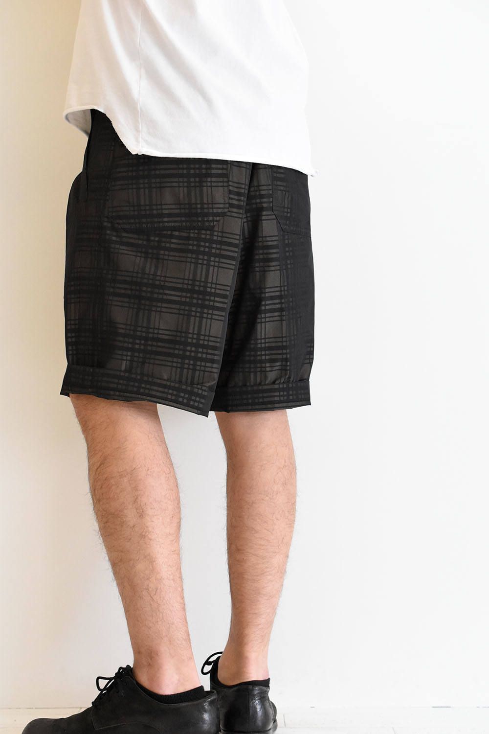 1TUCK WIDE SHORTS"check"