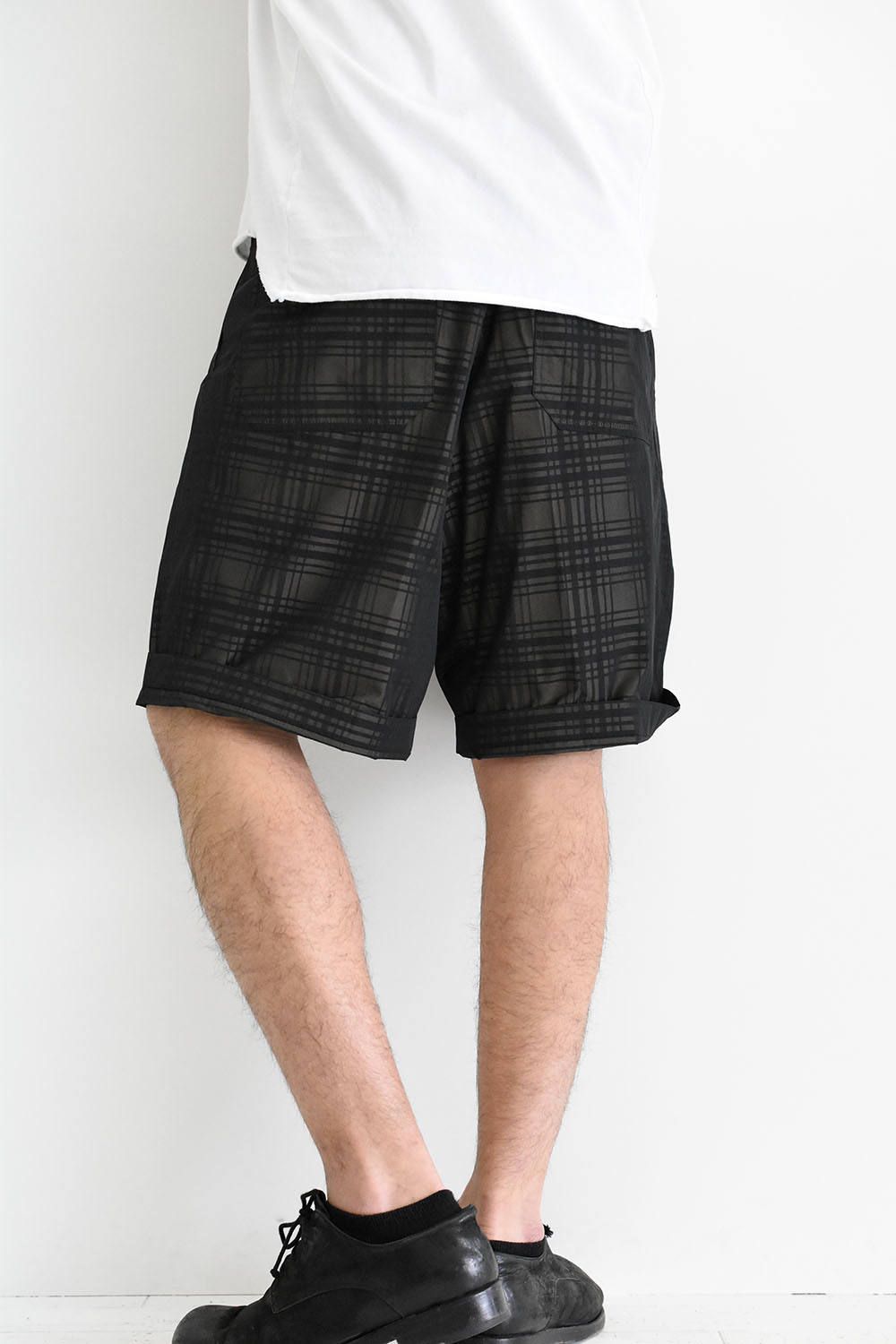 1TUCK WIDE SHORTS"check"