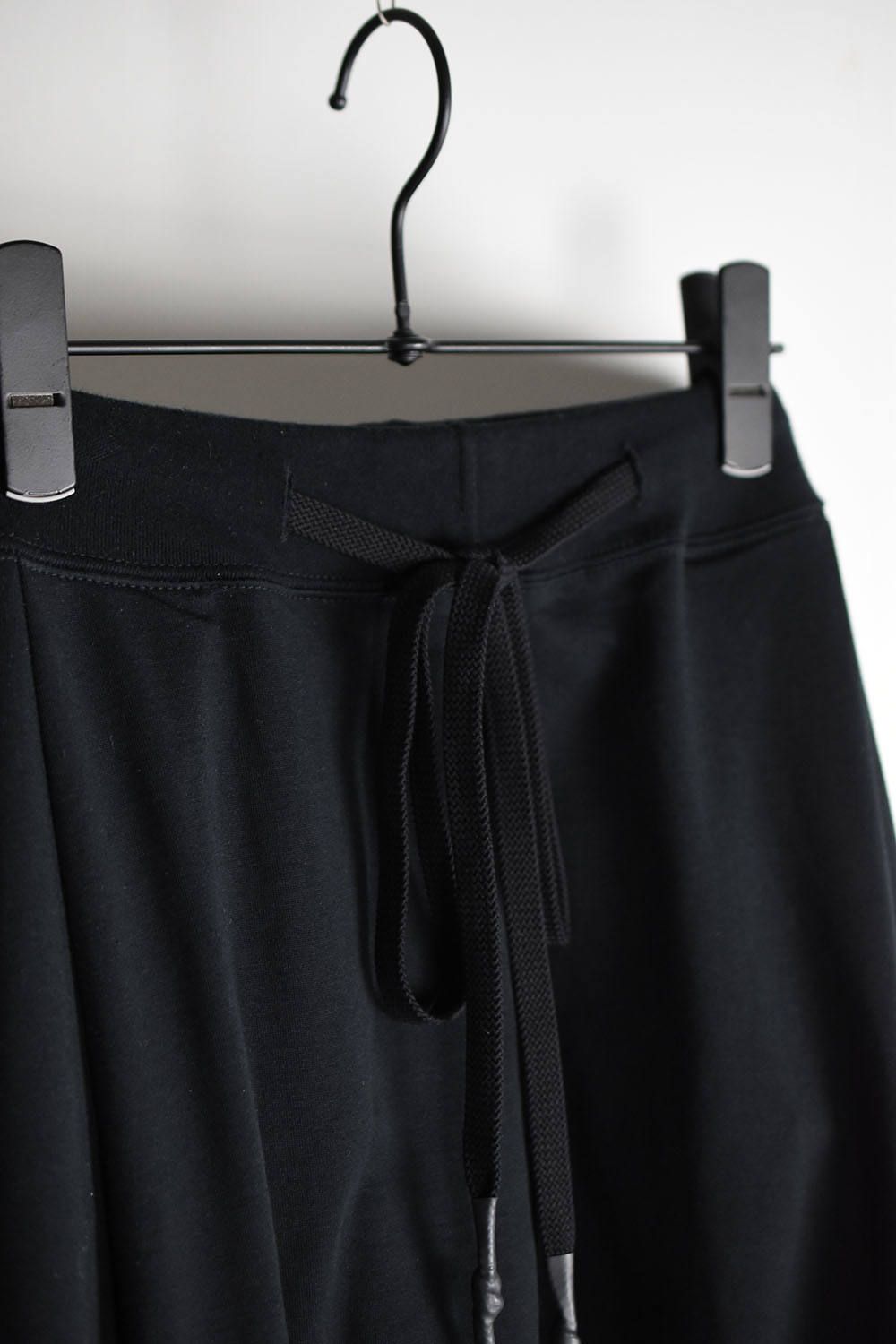 《ラスト1点!!》-NUDE-Back Print Cropped Pants"Black"/ヌード バックプリント クロップドパンツ"ブラック"