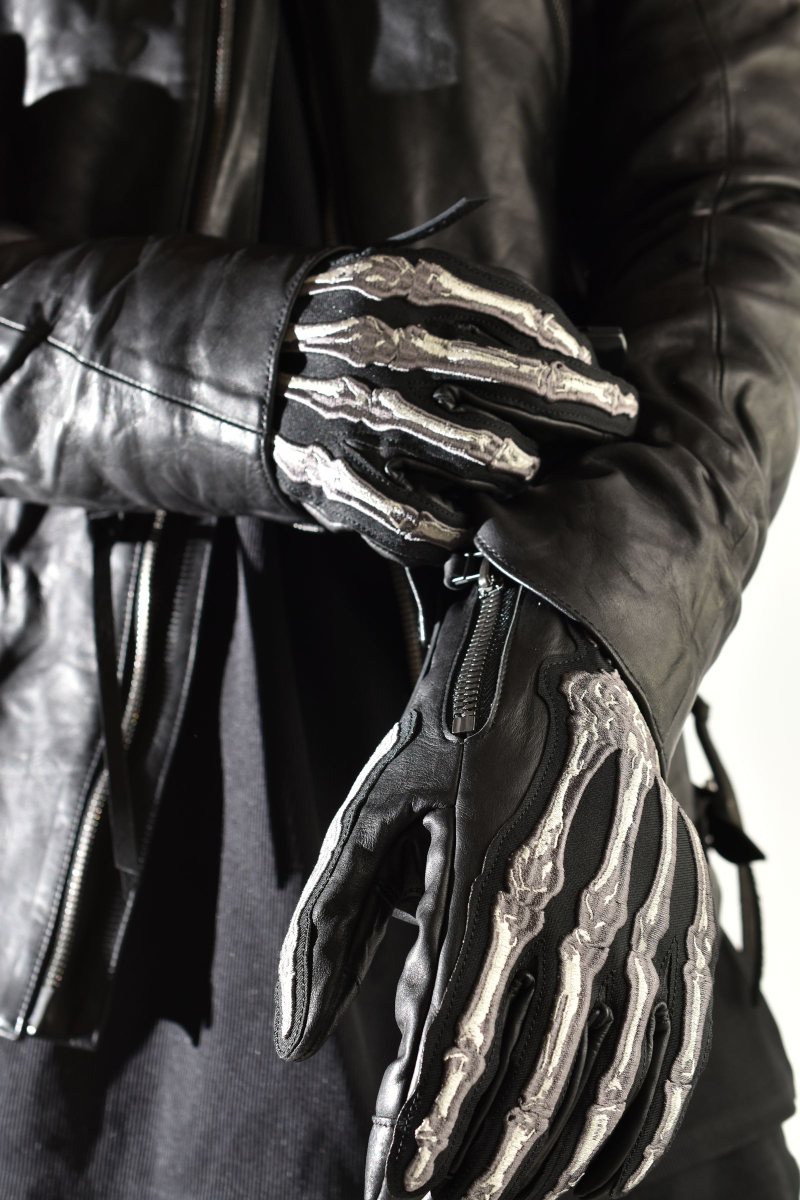 Horse Leather Embroidered Bone Gloves"Black" / ホースレザー刺繍ボーングローブ"ブラック"