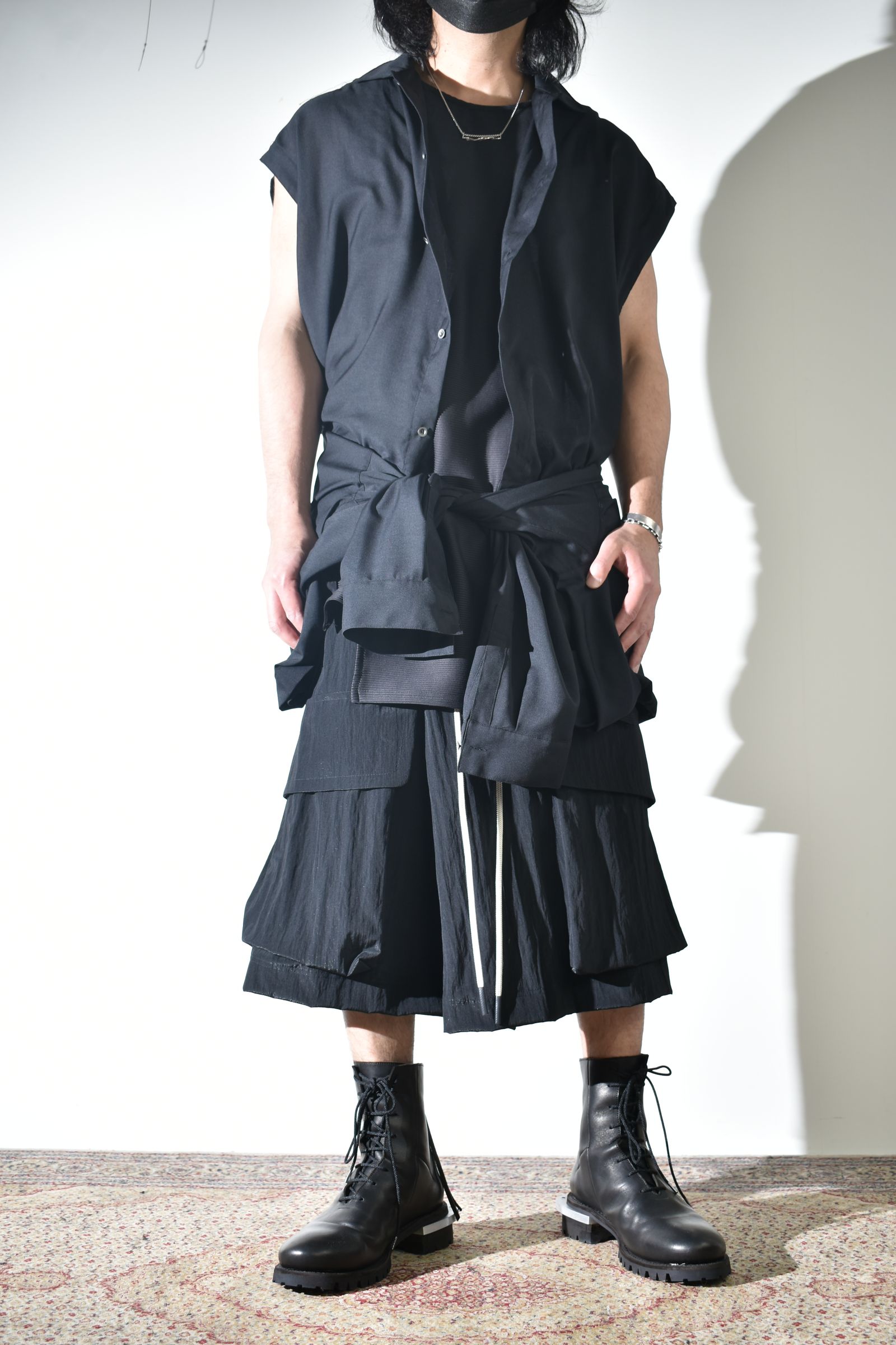 着こなしの幅広いA.F artefactのシャツ