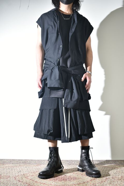 着こなしの幅広いA.F artefactのシャツ
