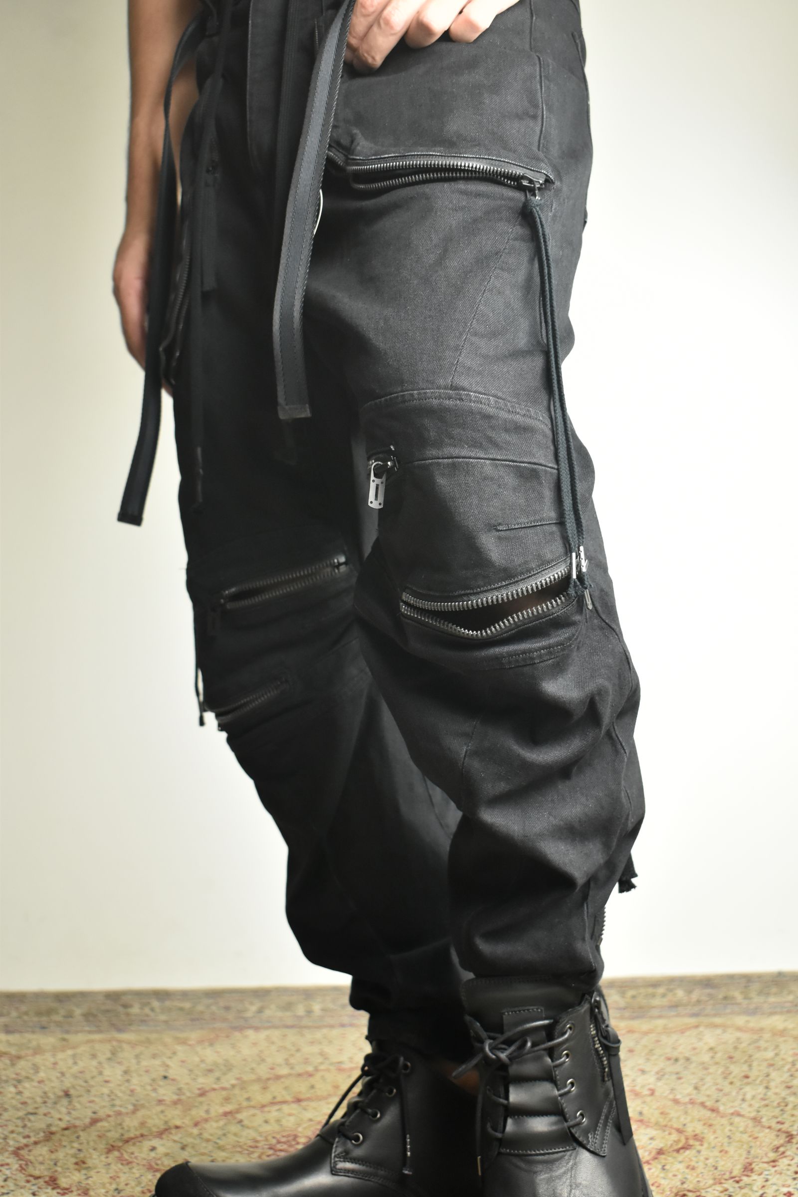Stretch Denim Knee-Open Cropped Pants"Black" / ストレッチデニムニーオープンクロップドパンツ"ブラック"