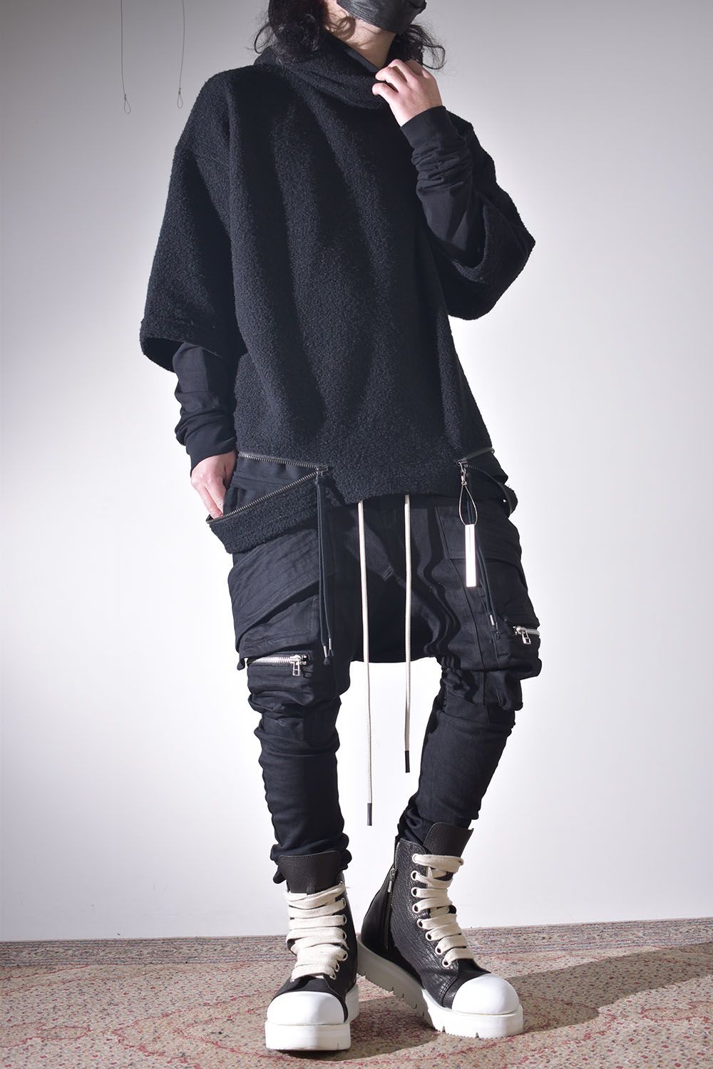 ニットフーディで保温性を確保