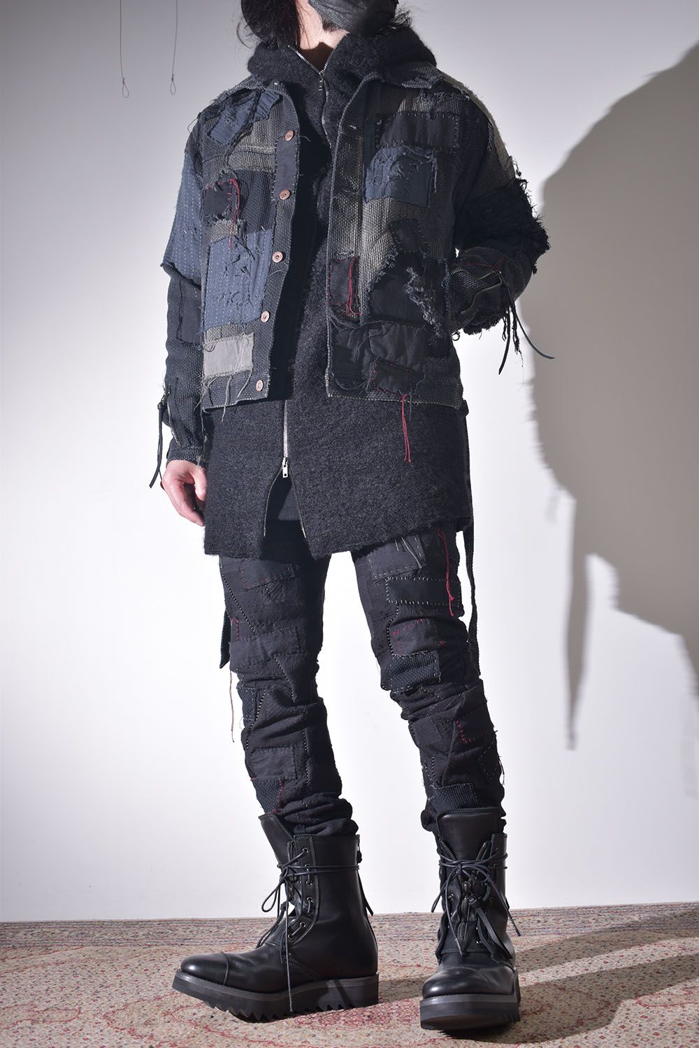 ライトアウターに保温性の高いフーディを差し込む