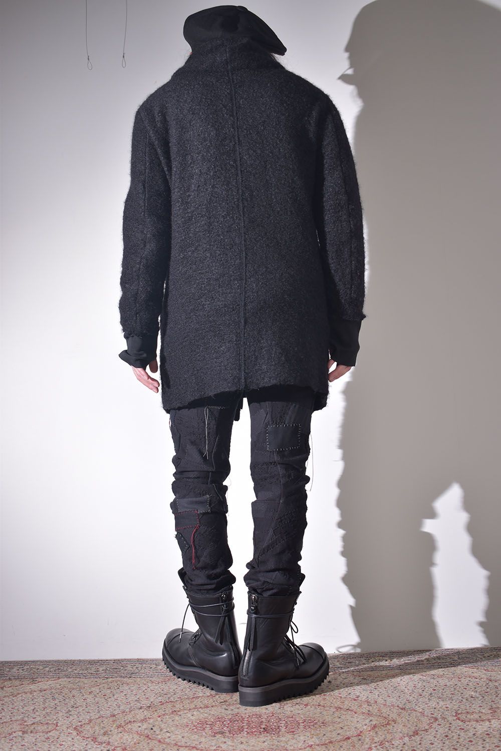 ライトアウターに保温性の高いフーディを差し込む