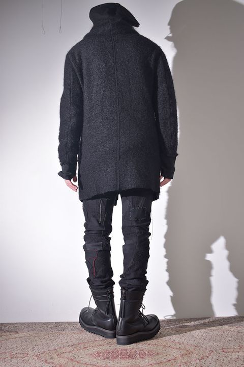 ライトアウターに保温性の高いフーディを差し込む