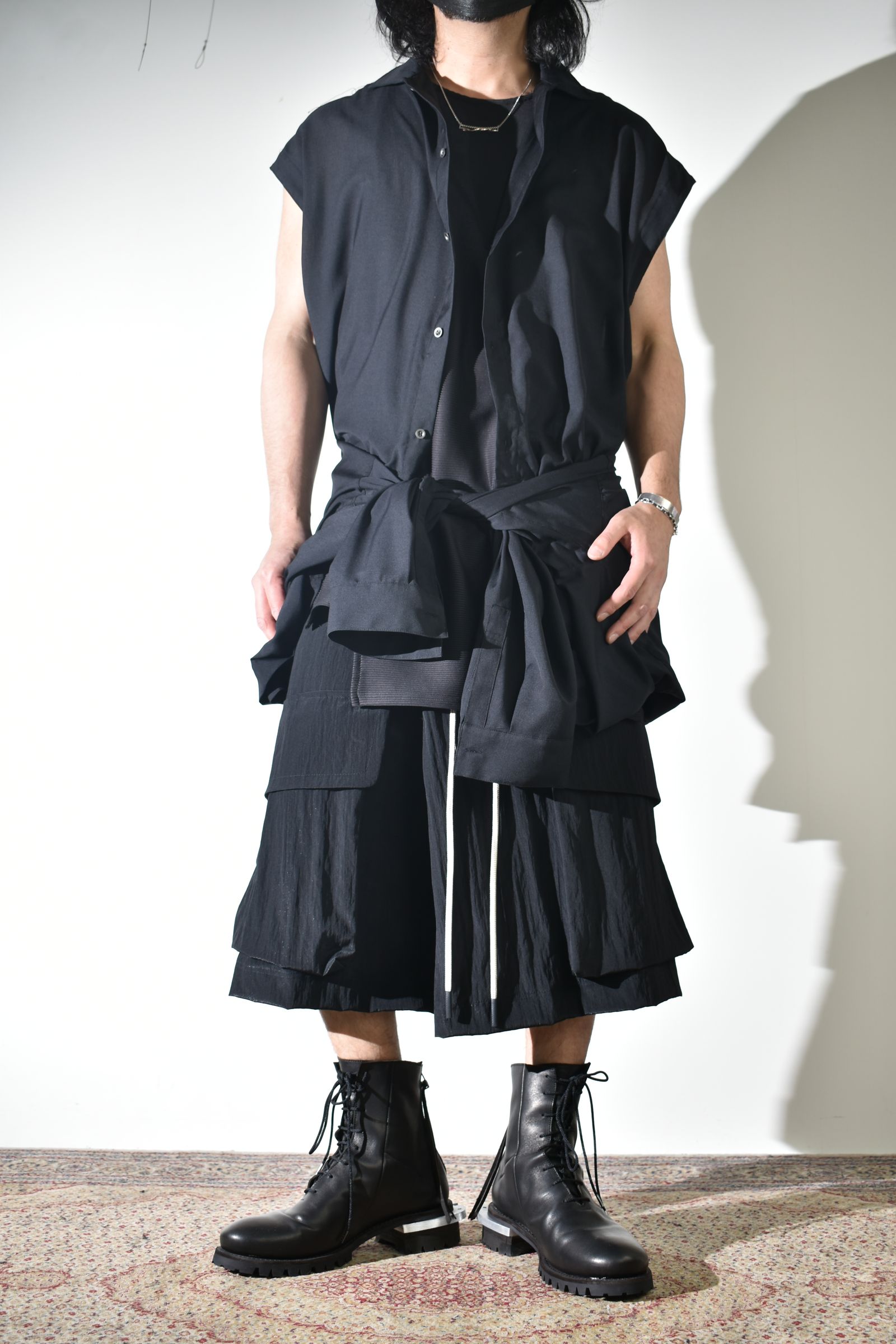着こなしの幅広いA.F artefactのシャツ