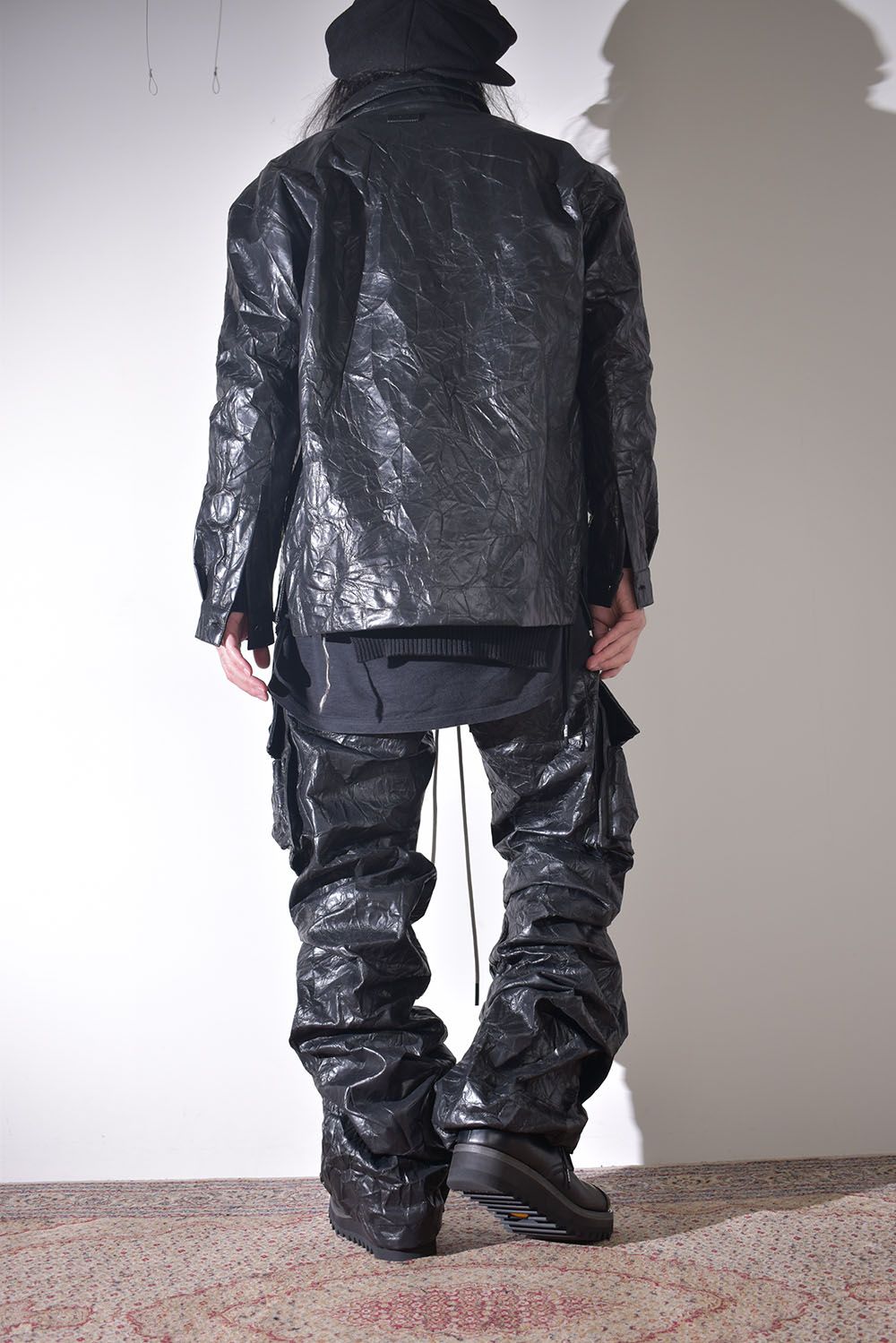 ニット × レザーの質感