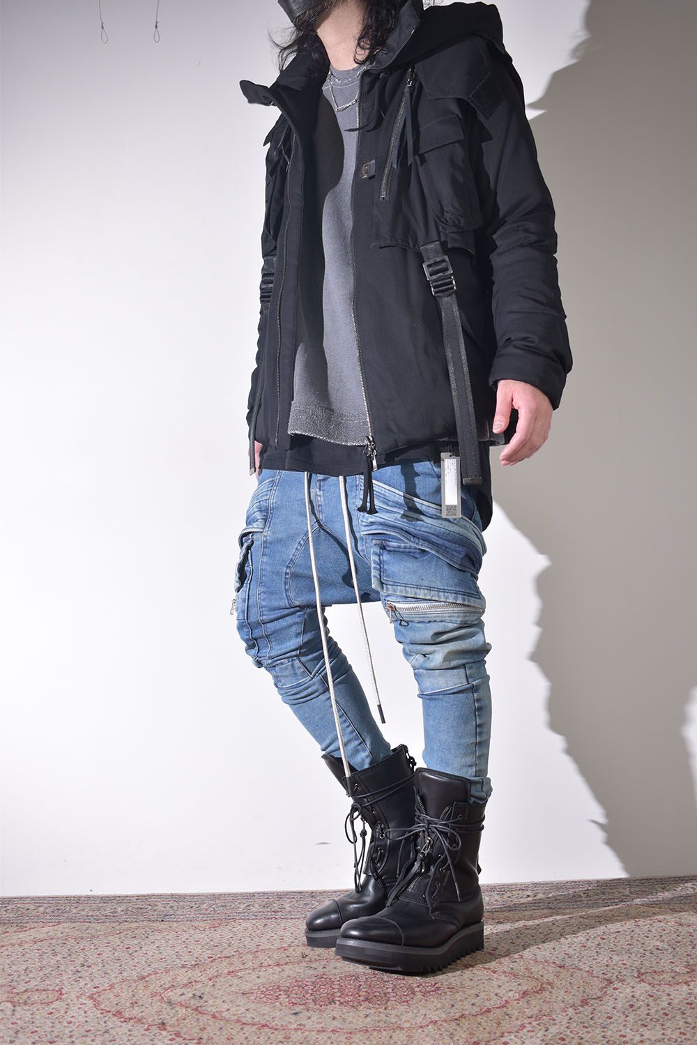 インディゴで合わせるダウンジャケット